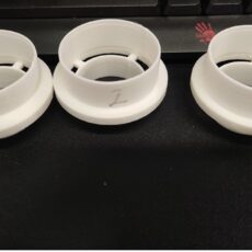 Precyzyjne pierścienie dystansowe 3D- zestaw elementów technicznych stworzonych w druku 3D – przykład idealnej symetrii i dopasowania w detalach przemysłowych- promocjepolska