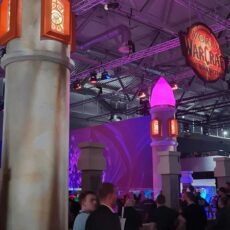 Stoisko World of Warcraft – inspiracja eventowa- przykład scenografii targowej, która może być odtworzona lub uzupełniona elementami wykonanymi w druku 3D- promocjepolska