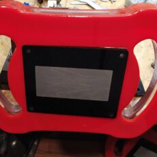 czerwona obudowa urządzenia w 3D – masywna, ergonomiczna rama z czerwonego tworzywa z wycięciem pod wyświetlacz drukowana w 3D- promocjepolska