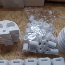 drobne zatyczki z uchwytem 3D – seryjne elementy z druku 3D do montażu-promocjepolska