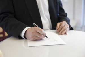 jak sprawdzić kontrahenta przed podpisaniem umowy